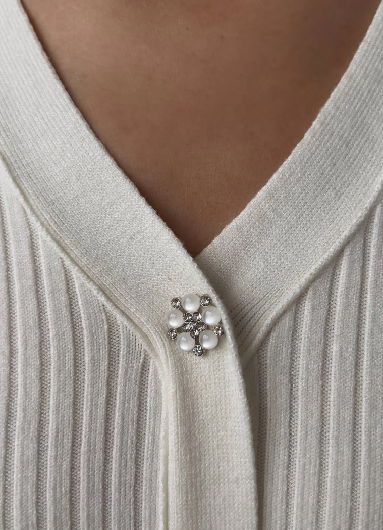 Robe mi-longue en tricot avec boutons en cristal