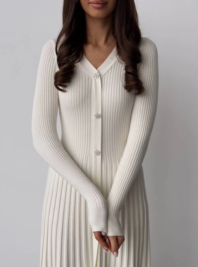 Robe mi-longue en tricot avec boutons en cristal