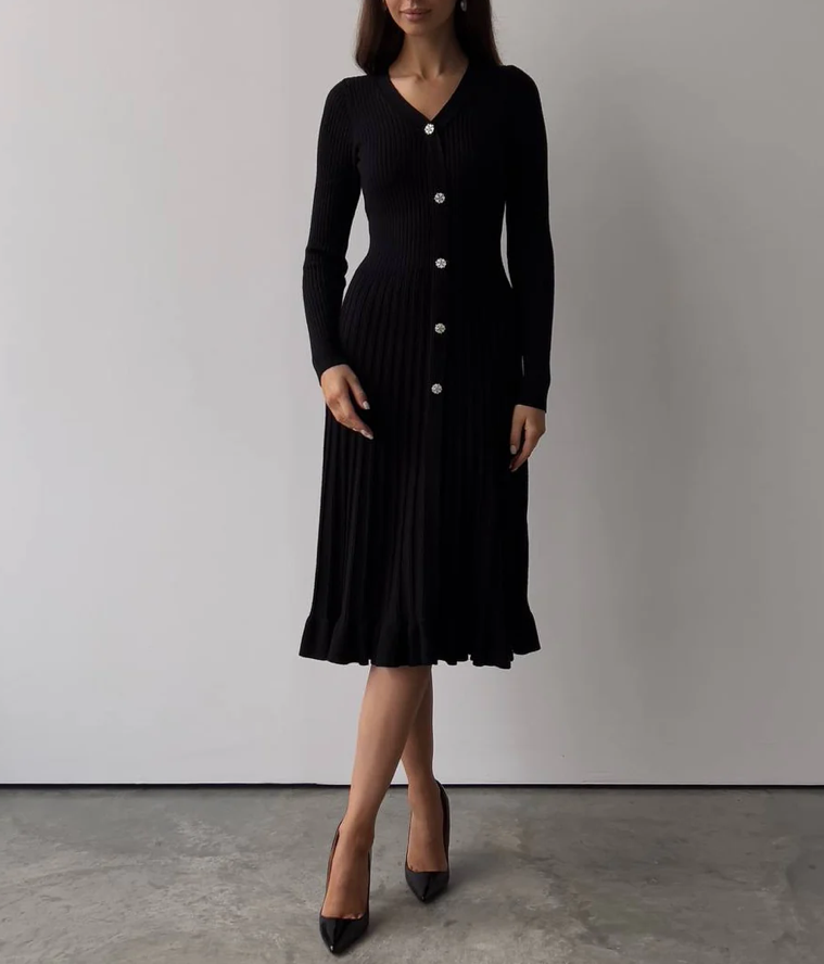 Robe mi-longue en tricot avec boutons en cristal