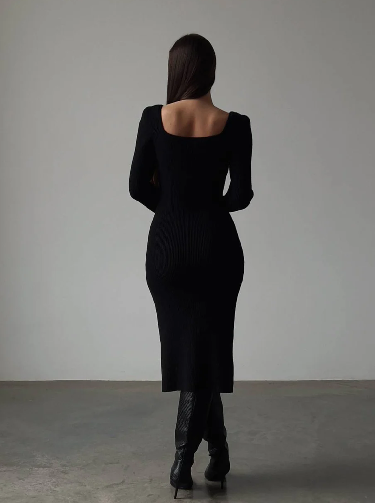 Élégante robe mi-longue en tricot côtelé
