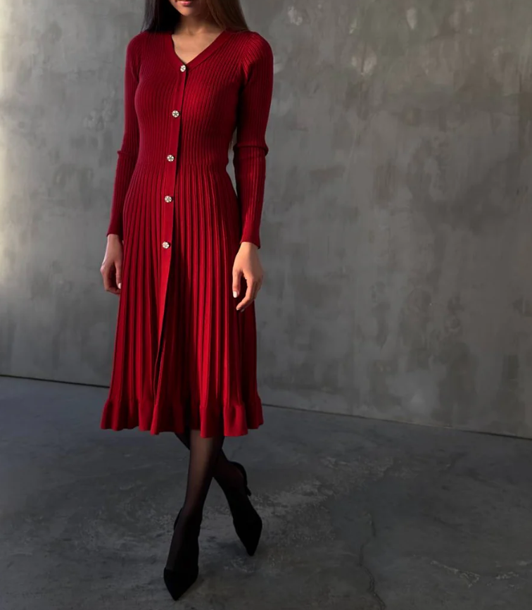Robe mi-longue en tricot avec boutons en cristal