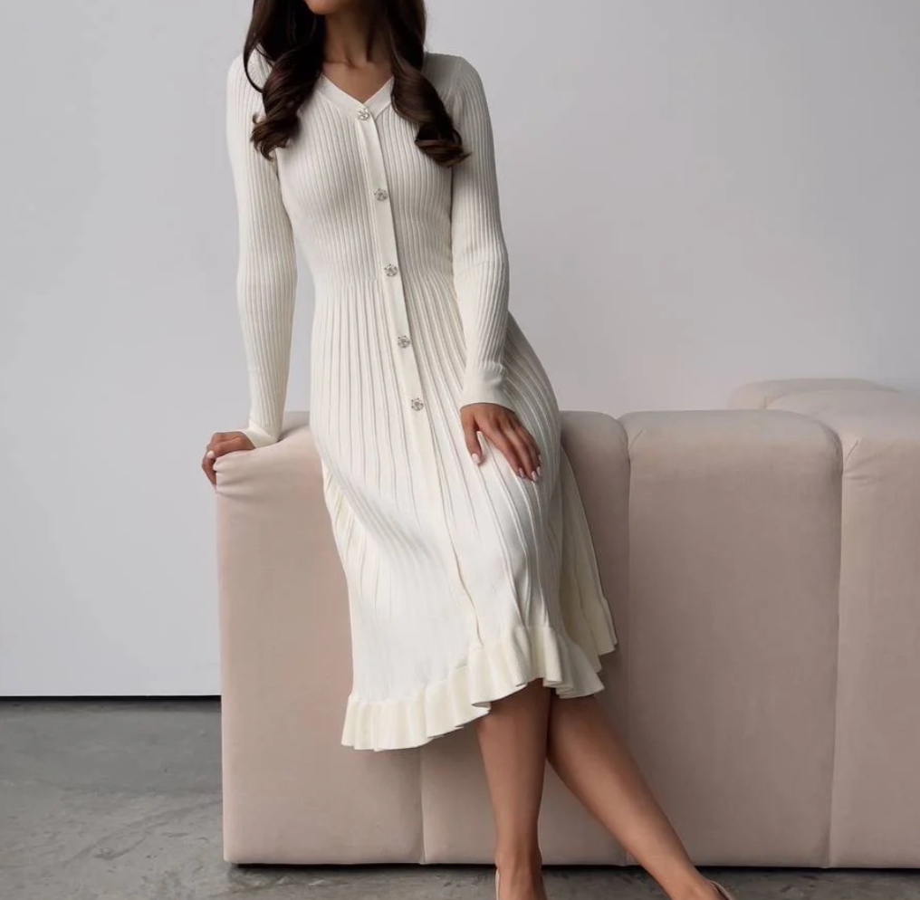 Robe mi-longue en tricot avec boutons en cristal